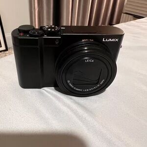 Umi / Lumix Style Compact Digital Camera — Black